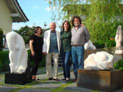Galeristi Werner Gamper me shoqen Dolores, Barbara e Destan Gashi